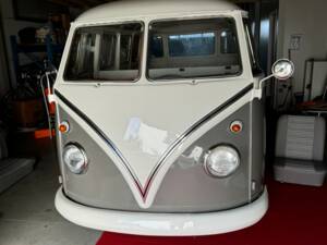 Image 1/9 de Volkswagen T1 Samba 1.2 (1961)