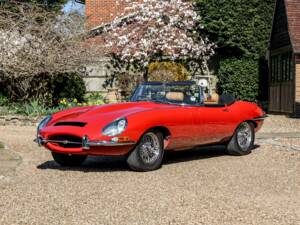 Image 1/27 of Jaguar E-Type (1968)
