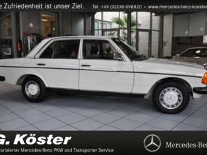 Afbeelding 5/15 van Mercedes-Benz 200 (1980)