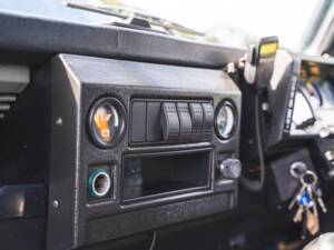 Image 26/50 of Land Rover 90 (1988)