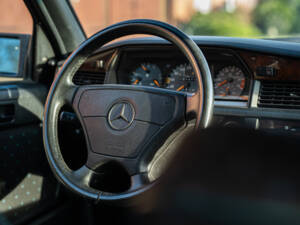 Immagine 27/44 di Mercedes-Benz 190 E 1.8 (1993)