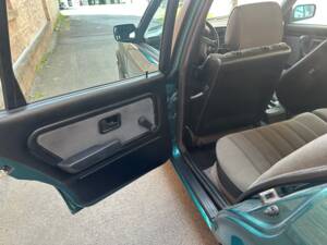 Image 14/23 of BMW 325i Touring (1993)