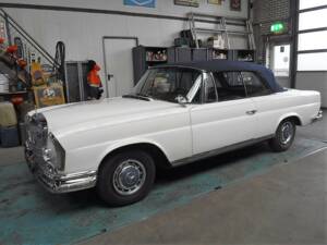 Afbeelding 24/50 van Mercedes-Benz 220 SE b (1963)