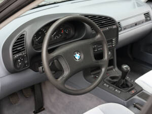 Afbeelding 9/99 van BMW 320i (1996)
