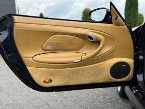Image 27/42 de Porsche 911 Carrera 4S (2003)