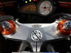 Image 24/36 of MV Agusta DUMMY (2004)