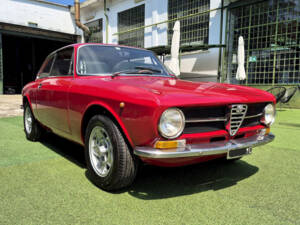 Image 6/50 de Alfa Romeo Giulia GT 1300 Junior (1971)