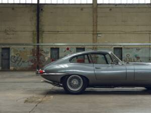 Image 14/59 de Jaguar Type E 4.2 (1966)