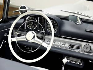 Image 14/30 de Mercedes-Benz 300 SL Roadster (1961)