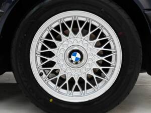 Immagine 11/15 di BMW 325i (1986)