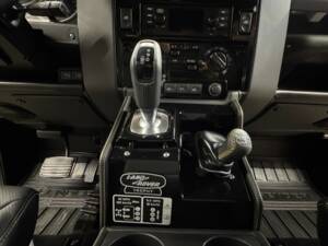 Immagine 22/30 di Land Rover Defender Works V8 Trophy (2015)