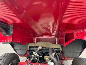 Image 32/35 of Jaguar E-Type (1969)