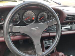 Image 33/104 of Porsche 911 Carrera 3.2 (1986)