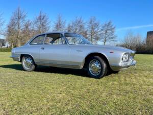 Image 7/42 of Alfa Romeo 2600 Sprint (1965)