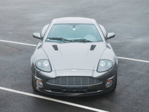 Image 4/18 of Aston Martin V12 Vanquish (2003)