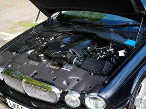 Bild 7/8 von Jaguar S-Type 4.2 V8 R (2006)