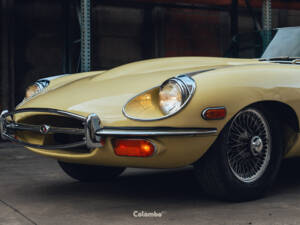 Image 26/29 de Jaguar E-Type (1969)