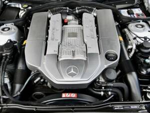 Image 36/50 of Mercedes-Benz SL 55 AMG (2006)