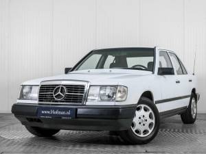 Image 3/50 of Mercedes-Benz 200 (1986)