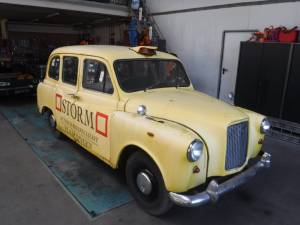 Image 1/39 of Austin FX 4 London Taxi (1970)