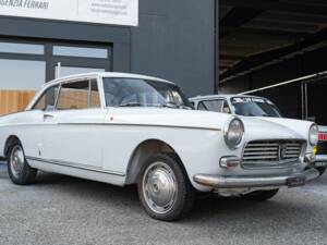 Image 2/29 of Peugeot 404 Coupé (1966)
