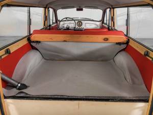 Image 47/50 of Morris Minor 1000 Traveller (1961)