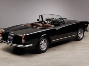 Image 13/36 de Alfa Romeo 2600 Spider (1963)