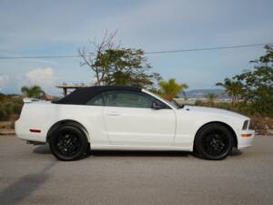 Image 4/7 de Ford Mustang V6 (2006)