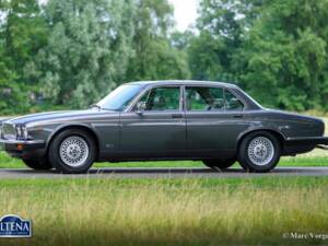 Image 13/57 de Jaguar XJ 12 (1986)