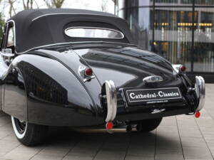 Image 3/40 de Jaguar XK 120 DHC (1953)