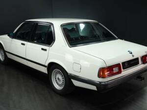 Immagine 4/30 di BMW 735i (1985)