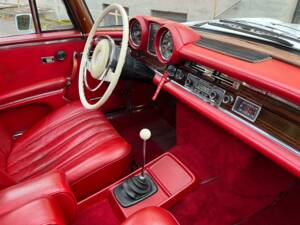 Image 20/75 of Mercedes-Benz 280 SE 3,5 (1971)