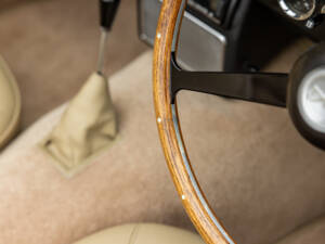 Immagine 43/57 di Aston Martin DB 6 Volante (1969)