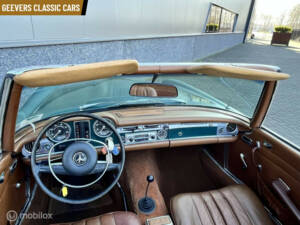 Image 34/44 of Mercedes-Benz 280 SL (1970)