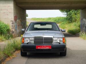 Image 41/50 de Mercedes-Benz 320 CE (1994)