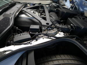 Image 2/37 of Aston Martin DB 11 V12 (2020)