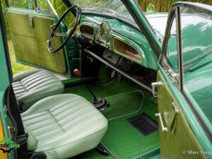 Image 12/43 of Morris Minor 1000 Traveller (1965)