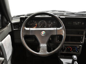 Bild 19/34 von Alfa Romeo 75 2.0 Twin Spark (1991)