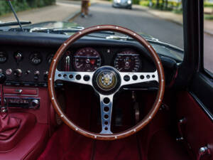 Immagine 12/21 di Jaguar E-Type 4.2 (1965)