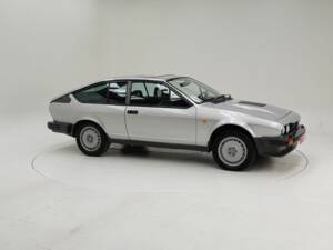 Bild 3/15 von Alfa Romeo GTV 6 2.5 (1982)