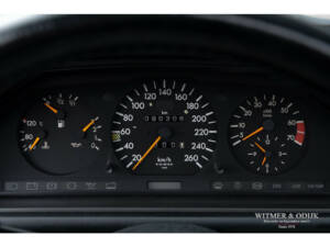 Image 31/34 of Mercedes-Benz 500 E (1992)