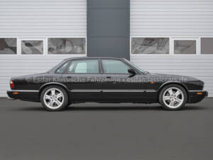 Image 3/29 de Jaguar XJR 4.0 (1998)