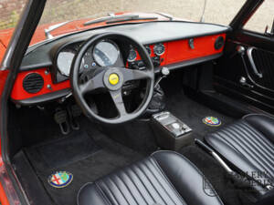 Image 3/50 of Alfa Romeo 1750 Spider (1969)