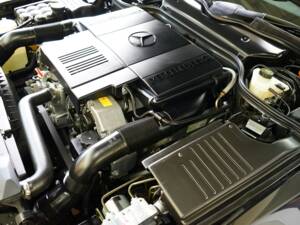 Imagen 29/41 de Mercedes-Benz SL 500 (1997)