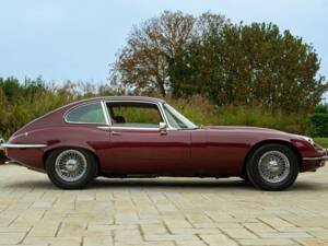 Imagen 12/50 de Jaguar E-Type V12 (2+2) (1972)