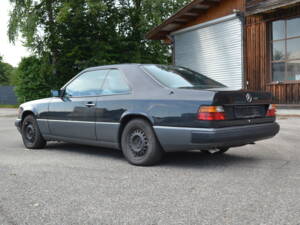 Image 4/25 de Mercedes-Benz 300 CE (1989)