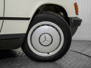 Afbeelding 40/50 van Mercedes-Benz 190 D (1985)