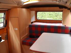 Image 31/49 of Volkswagen T2b Camper (1978)