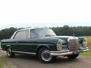 Immagine 2/7 di Mercedes-Benz 220 SE b (1965)