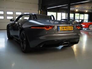 Image 44/50 of Jaguar F-Type (2019)